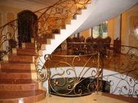 Закругленные кованые перила